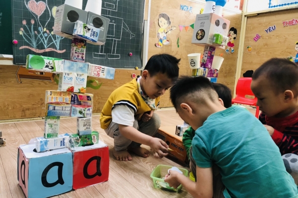 LÀM ROBOT TỪ VỎ HỘP